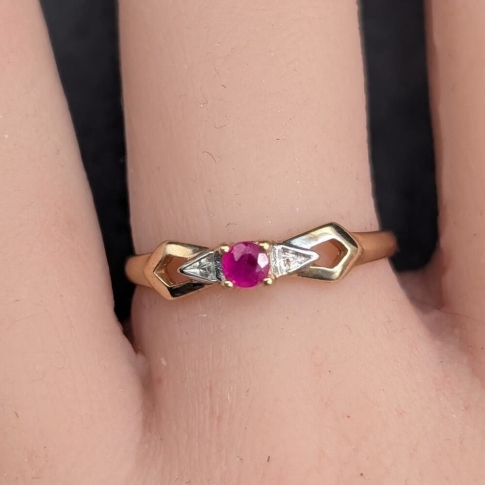 Vtg AAJ Natural Red Ruby Precious Gemstone 10K Yellow White Gold Ring Sz 6.75